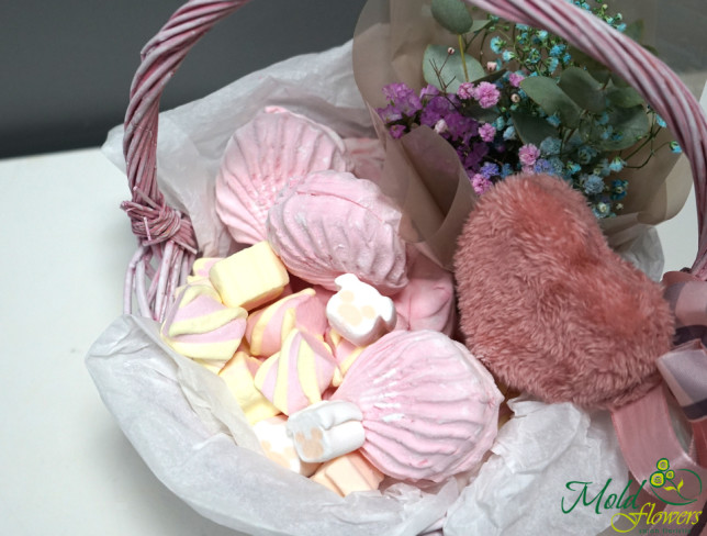 Sweet Basket with Marshmallows (made to order, 24 hours) photo